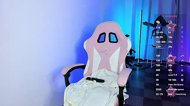 Kendall Bunnyy online show from 04.14.26