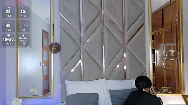 Snapshot of Lola_King chatting on 10.29.25 Lola King online show from 10.29.25