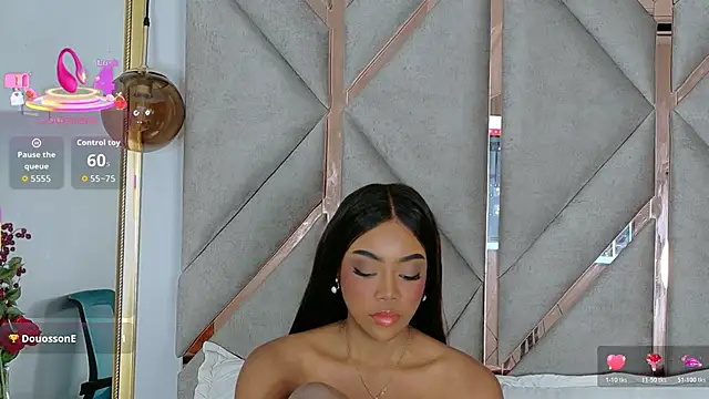 Snapshot of Lola_King chatting on 12.13.25 Lola King online show from 12.13.25