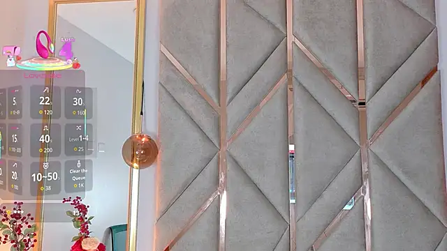 Snapshot of Lola_King chatting on 12.15.25 Lola King online show from 12.15.25