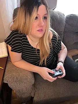 PuckBunny17 online show from 12.26.24