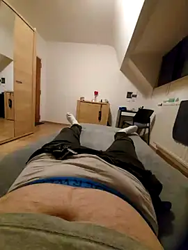 Snapshot of pascalino100 chatting on 02.16.25 pascalino100 online show from 02.16.25