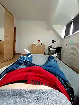 Snapshot of pascalino100 chatting on 02.19.25 pascalino100 online show from 02.19.25