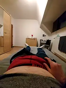 Snapshot of pascalino100 chatting on 02.19.25 pascalino100 online show from 02.19.25