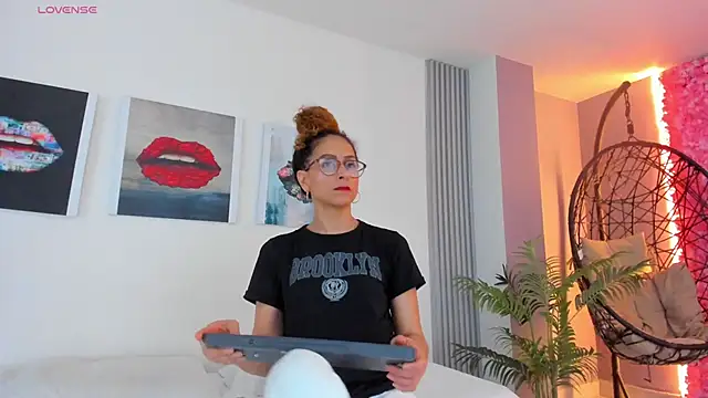 Angela donnato online show from 02.28.25