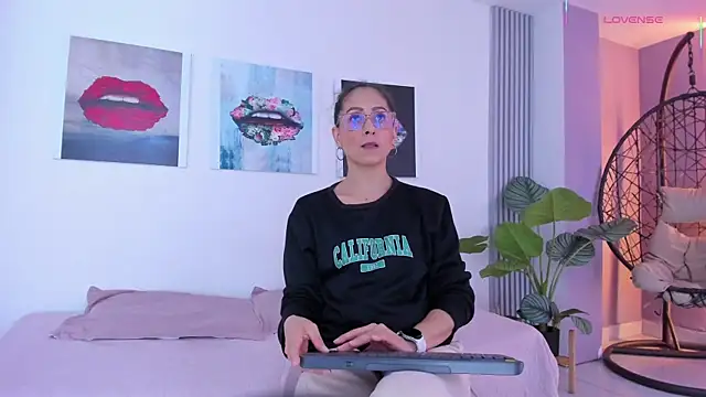 Angela donnato online show from 10.11.25