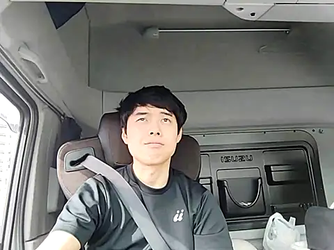 whitebriefboy online show from 04.04.26