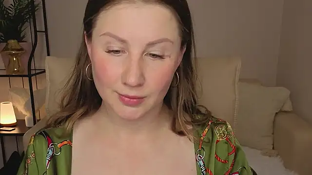 Snapshot of Helens_love chatting on 06.27.26 Helens love online show from 06.27.26