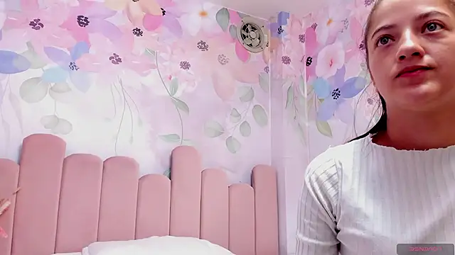 Annie Cute18  online show from 01.17.25