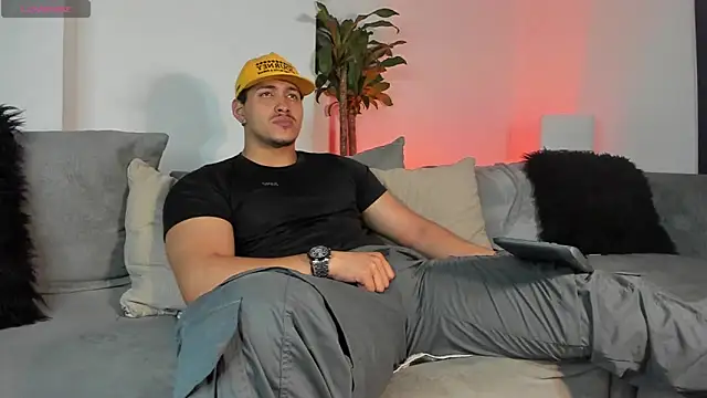 Snapshot of lucasanto_ chatting on 02.01.25 lucasanto online show from 02.01.25