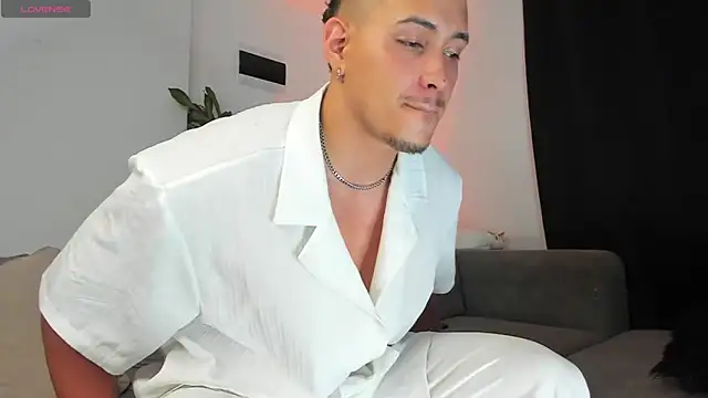 Snapshot of lucasanto_ chatting on 03.11.25 lucasanto online show from 03.11.25