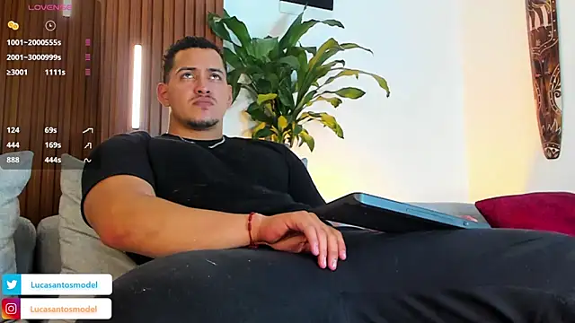 Snapshot of lucasanto_ chatting on 10.25.25 lucasanto online show from 10.25.25