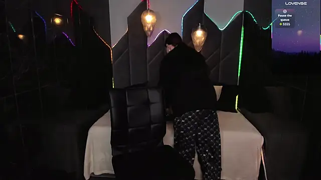 Lily Moonlight online show from 12.13.25