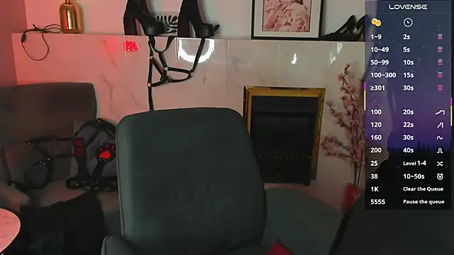 Lily Moonlight online show from 04.14.26