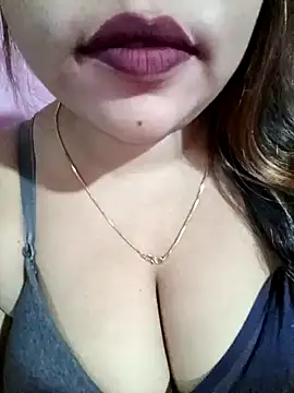 Snapshot of Beautyy38 chatting on 12.31.24 Beautyy38 online show from 12.31.24