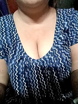 Snapshot of Beautyy38 chatting on 02.01.25 Beautyy38 online show from 02.01.25