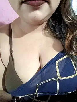 Snapshot of Beautyy38 chatting on 02.04.25 Beautyy38 online show from 02.04.25