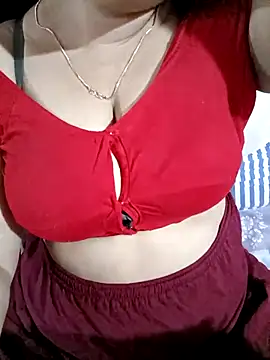 Snapshot of Beautyy38 chatting on 02.16.25 Beautyy38 online show from 02.16.25