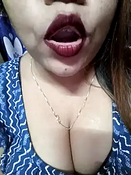 Snapshot of Beautyy38 chatting on 02.21.25 Beautyy38 online show from 02.21.25