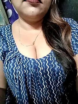 Snapshot of Beautyy38 chatting on 02.28.25 Beautyy38 online show from 02.28.25