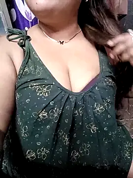 Snapshot of Beautyy38 chatting on 03.19.25 Beautyy38 online show from 03.19.25