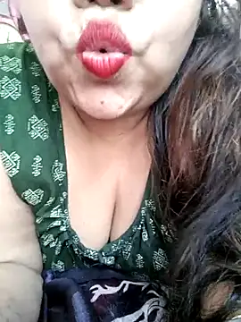 Snapshot of Beautyy38 chatting on 09.09.25 Beautyy38 online show from 09.09.25