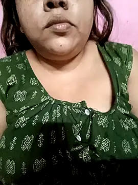 Snapshot of Beautyy38 chatting on 10.13.25 Beautyy38 online show from 10.13.25