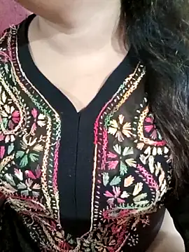 Snapshot of Beautyy38 chatting on 10.25.25 Beautyy38 online show from 10.25.25