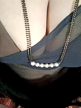 Snapshot of Beautyy38 chatting on 10.27.25 Beautyy38 online show from 10.27.25