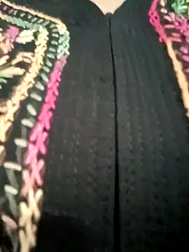 Snapshot of Beautyy38 chatting on 10.27.25 Beautyy38 online show from 10.27.25