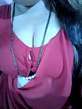 Snapshot of Beautyy38 chatting on 10.28.25 Beautyy38 online show from 10.28.25