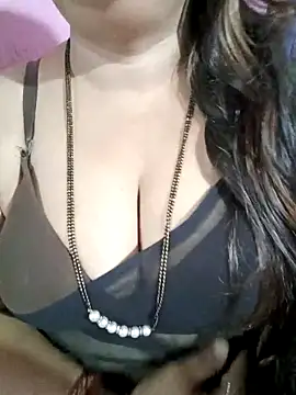 Snapshot of Beautyy38 chatting on 11.16.25 Beautyy38 online show from 11.16.25