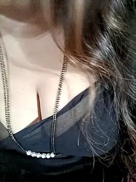 Snapshot of Beautyy38 chatting on 11.17.25 Beautyy38 online show from 11.17.25