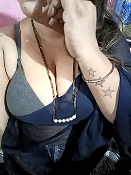 Snapshot of Beautyy38 chatting on 11.20.25 Beautyy38 online show from 11.20.25