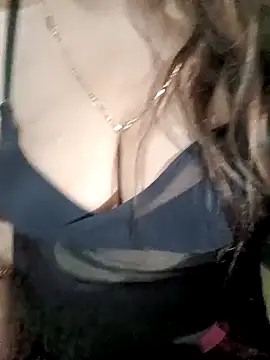 Snapshot of Beautyy38 chatting on 12.14.25 Beautyy38 online show from 12.14.25