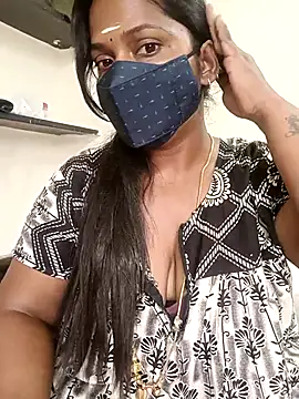 Snapshot of Renuma chatting on 02.12.25 Renuma online show from 02.12.25