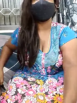 Snapshot of Renuma chatting on 02.18.25 Renuma online show from 02.18.25