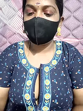 Snapshot of Renuma chatting on 09.10.25 Renuma online show from 09.10.25