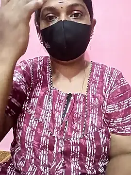 Snapshot of Renuma chatting on 10.03.25 Renuma online show from 10.03.25