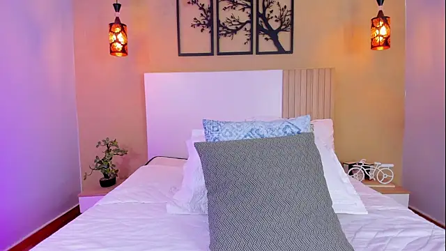 CamilleLynn online show from 12.23.24