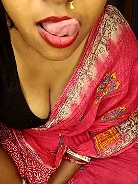 Snapshot of Wifesuman40 chatting on 12.31.24 Wifesuman40 online show from 12.31.24