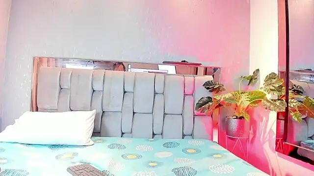 Snapshot of RoseTaylor__ chatting on 02.27.26 RoseTaylor online show from 02.27.26