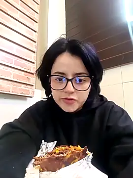 Lin-cute online show from 03.04.25