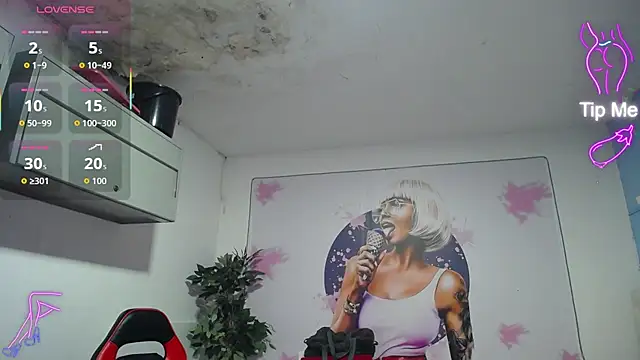 Snapshot of cristal_horny19 chatting on 06.26.26 cristal horny19 online show from 06.26.26
