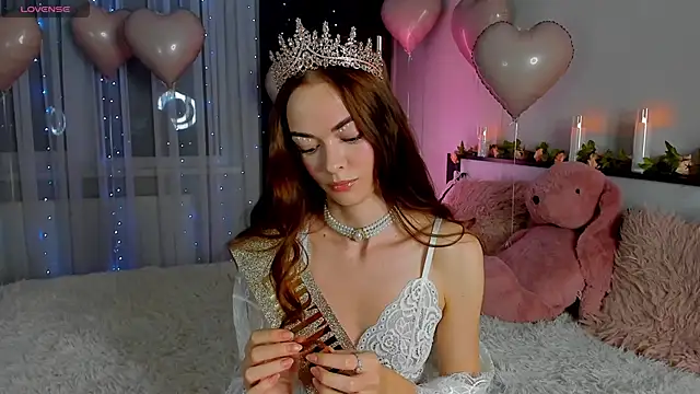 Undertheskin online show from 02.08.25