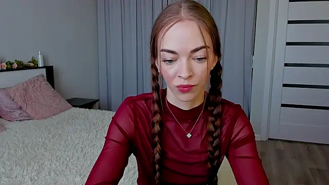 Undertheskin online show from 04.06.26