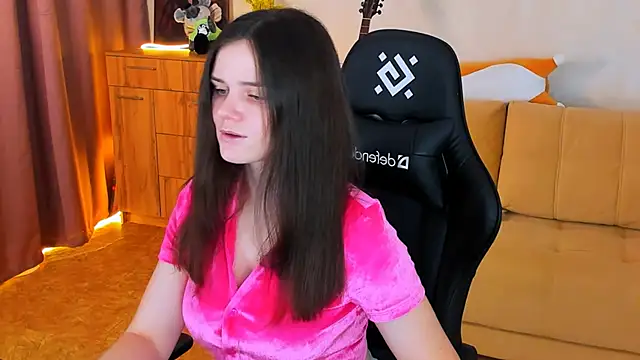 Snapshot of Lora_Cain chatting on 12.06.24 Lora Cain online show from 12.06.24