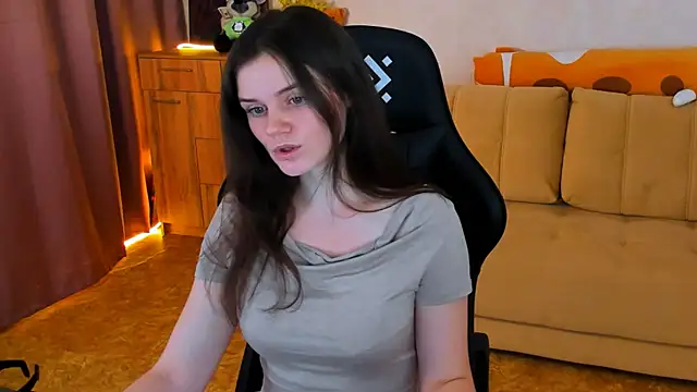 Snapshot of Lora_Cain chatting on 12.07.24 Lora Cain online show from 12.07.24