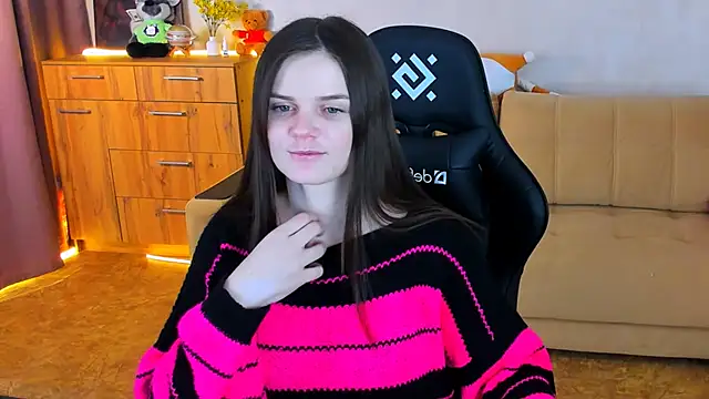 Snapshot of Lora_Cain chatting on 12.09.24 Lora Cain online show from 12.09.24