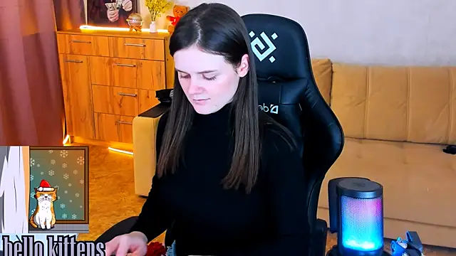 Snapshot of Lora_Cain chatting on 12.12.24 Lora Cain online show from 12.12.24